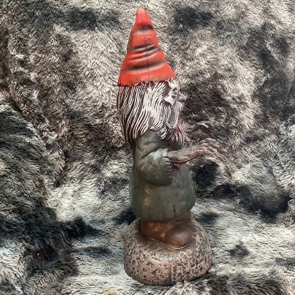 Halloween Zombie Garden Gnome 16"
Plastic Blow Mold - Picture 4 of 16